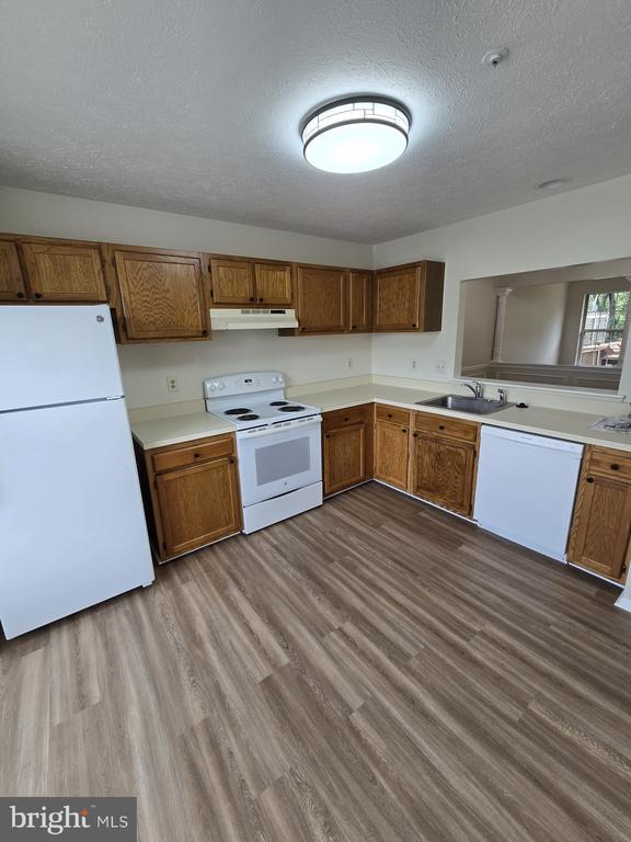 Building Photo - 6328 S Lake Ct