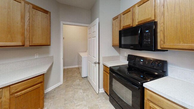 Building Photo - Beautiful and spacious two bedroom two bat...