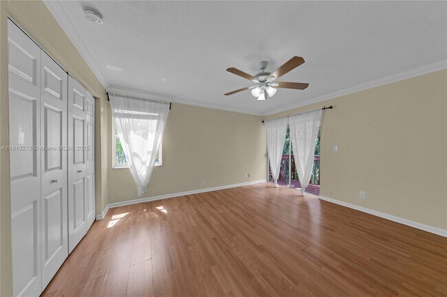 Building Photo - 307 SW 11th Ct