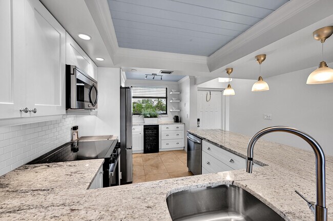 Building Photo - 1266 S Military Trail