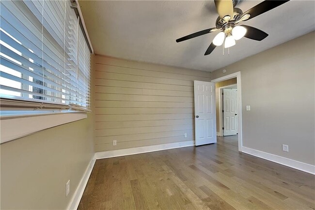 Building Photo - 4656 Lincoln Way SW