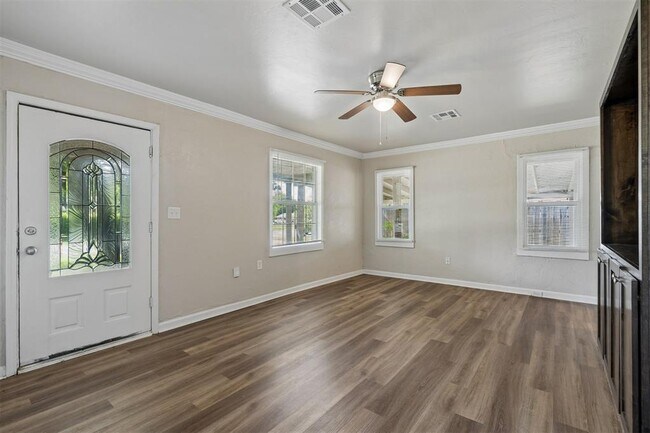 Building Photo - 510 N Marshall Dr