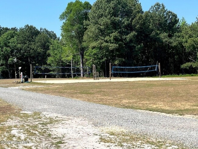 Building Photo - 561 Thorncliff Dr