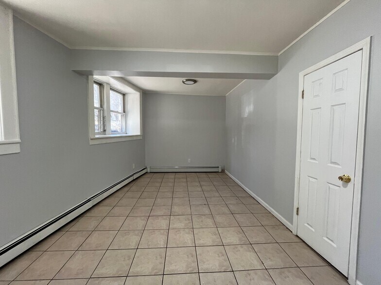 Building Photo - 8 Rutgers Ave