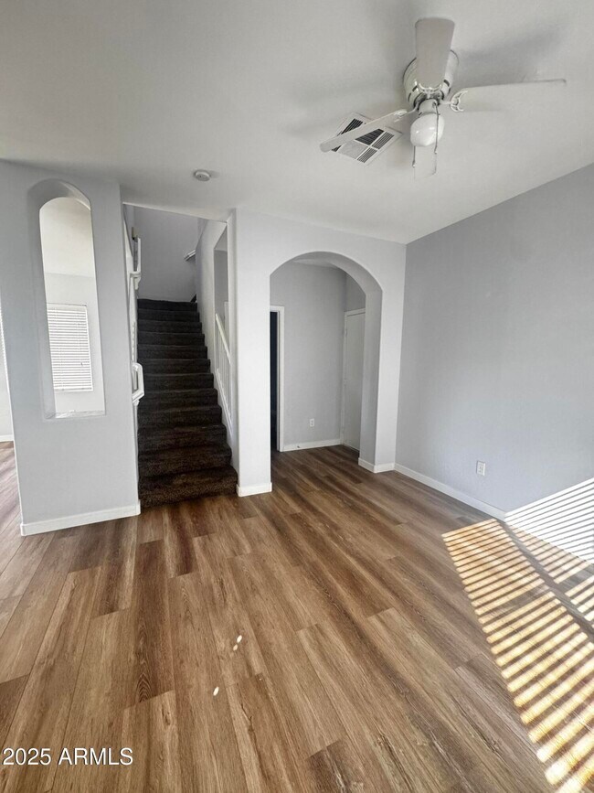 Building Photo - 618 E Mariposa Pl