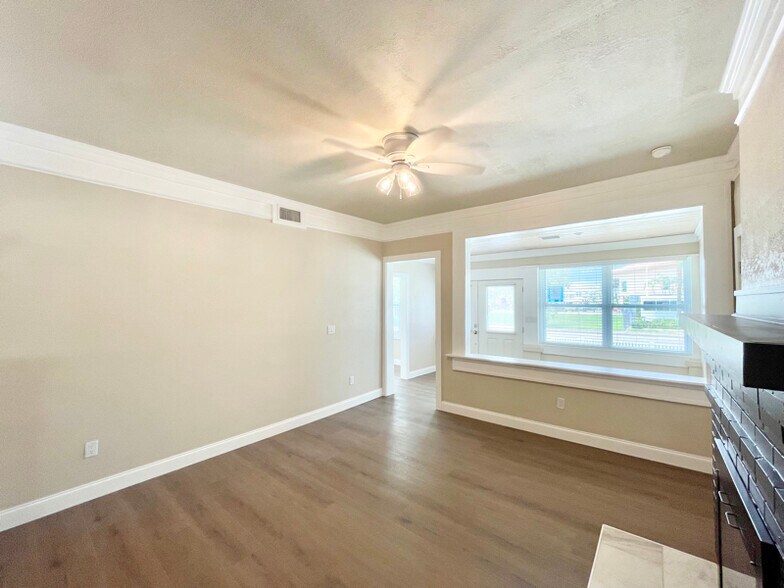 Building Photo - 7700 Boca Ciega Dr