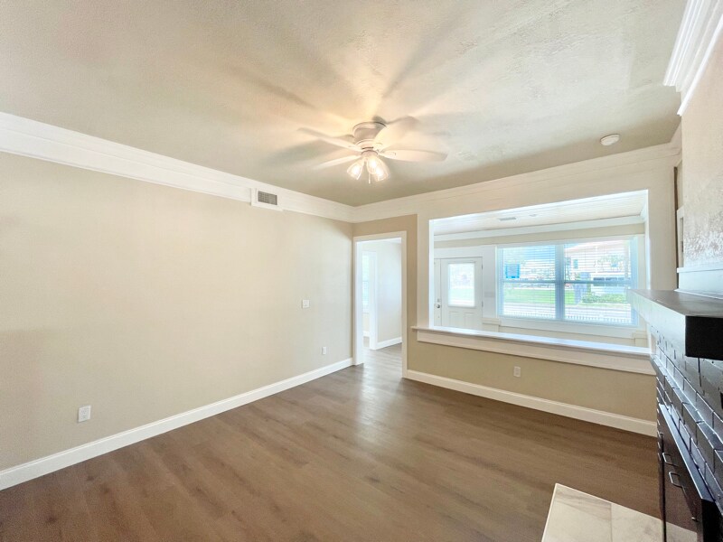 Building Photo - 7700 Boca Ciega Dr