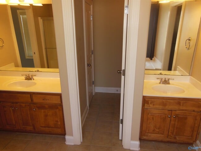 Building Photo - 2604 Little Cove Rd