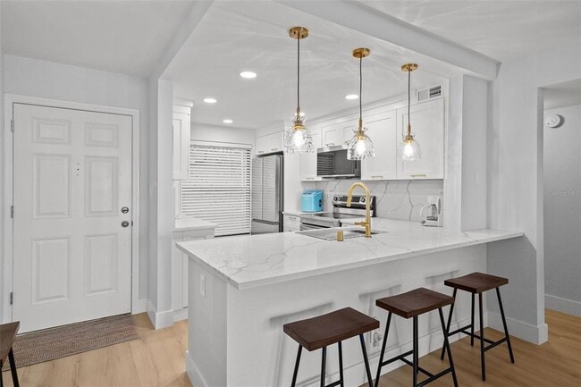Building Photo - 6051 Sun Blvd