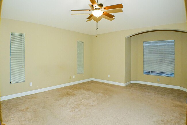 Building Photo - Beautiful 3 beds 2 bath 2-story home overv...