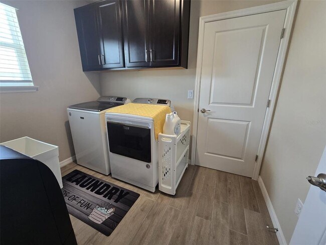 Building Photo - 10912 Honor Rd