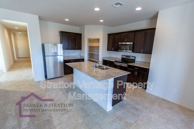 Building Photo - 18473 N Lakeside Dr