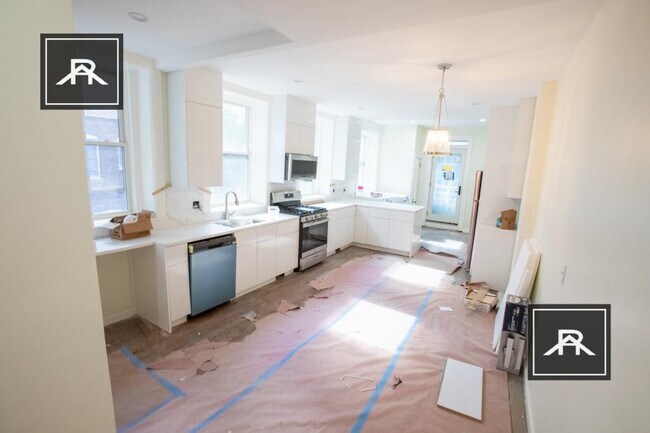 Building Photo - 4 bedroom in Brookline MA 02445