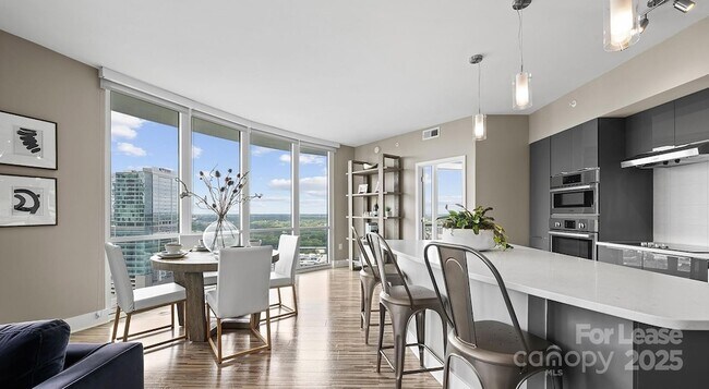 Building Photo - 225 S Poplar St