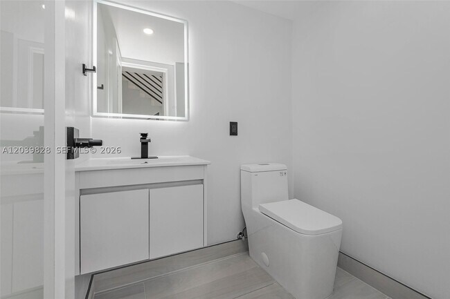 Building Photo - 6653 SW 140th Ave