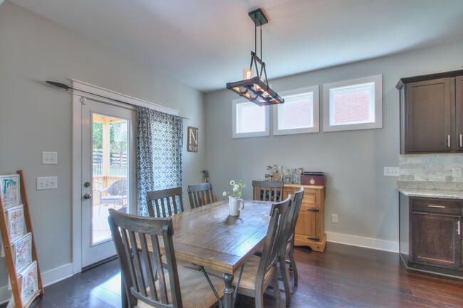 Building Photo - 1113 Camden Cir