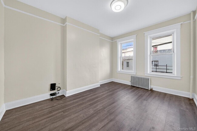 Building Photo - 74 Oak St