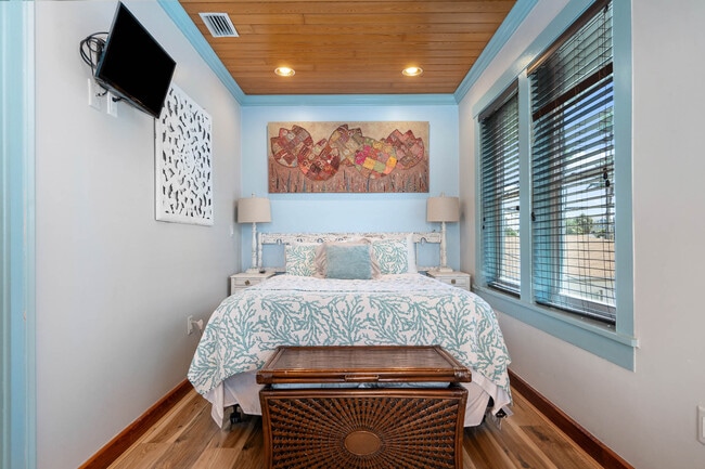 Building Photo - 113-112 12th Ave