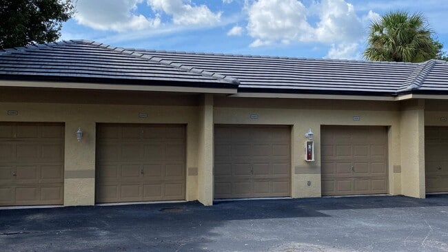 Building Photo - 2060 Greenview Shores Blvd