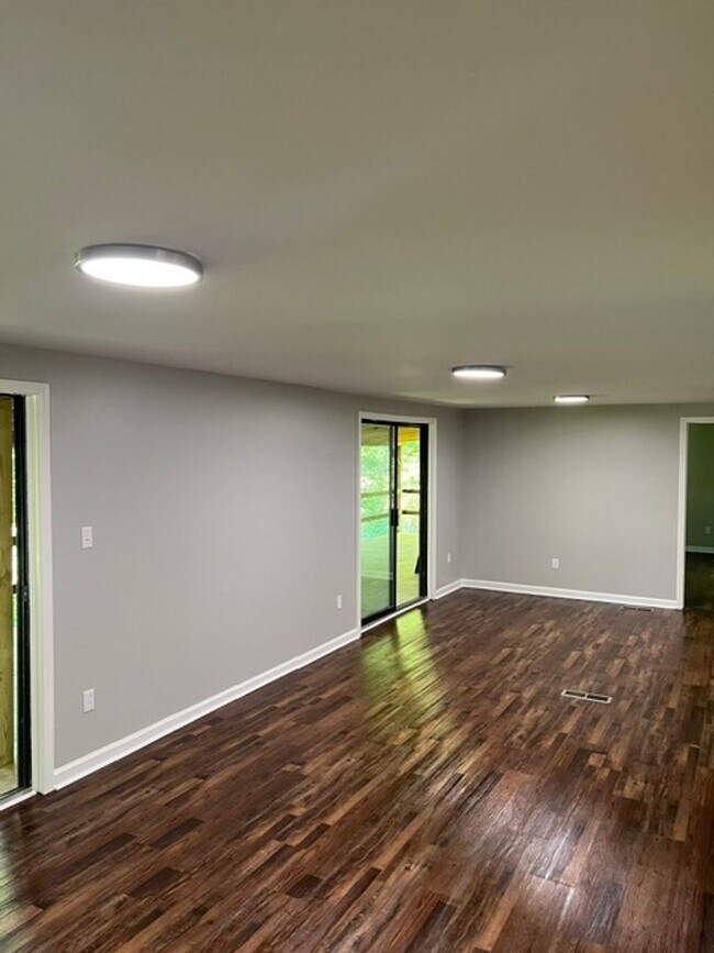 Building Photo - Renovated 3 Bedroom 2 Bath Home for Rent!!