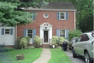 Building Photo - 3 Bed Brick Colonial Just Blocks from Red ...