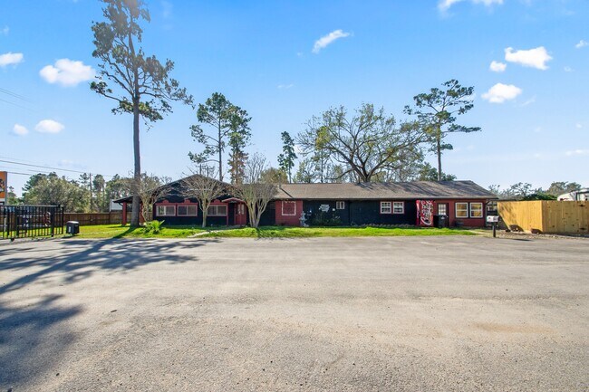 Building Photo - 6830 Hwy 35 Bypass