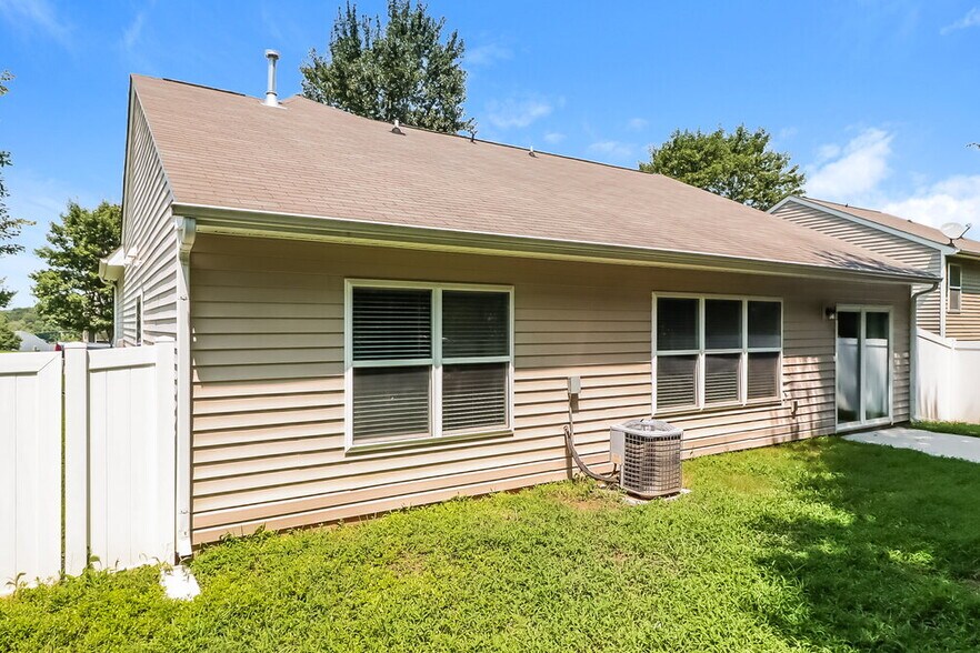 Building Photo - 5012 Broad Leaf Ct