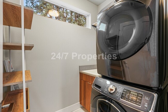 Building Photo - 2025-2491MF