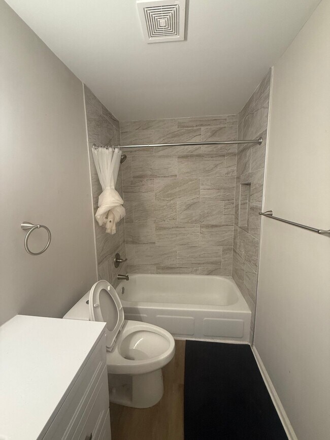 Building Photo - 5627 Banbury Ct