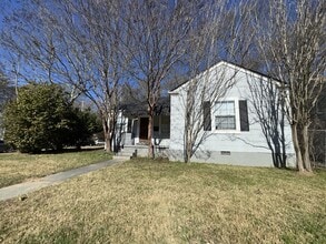 Building Photo - 302 Decelle St