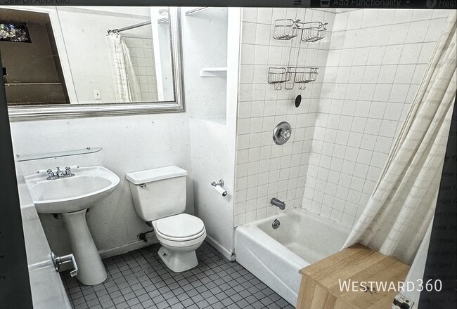 Building Photo - 2233 W Armitage Ave