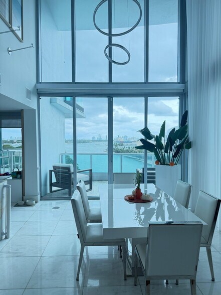 Building Photo - 900 Biscayne Blvd