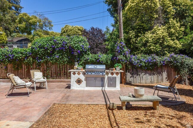 Building Photo - 9 El Camino Real