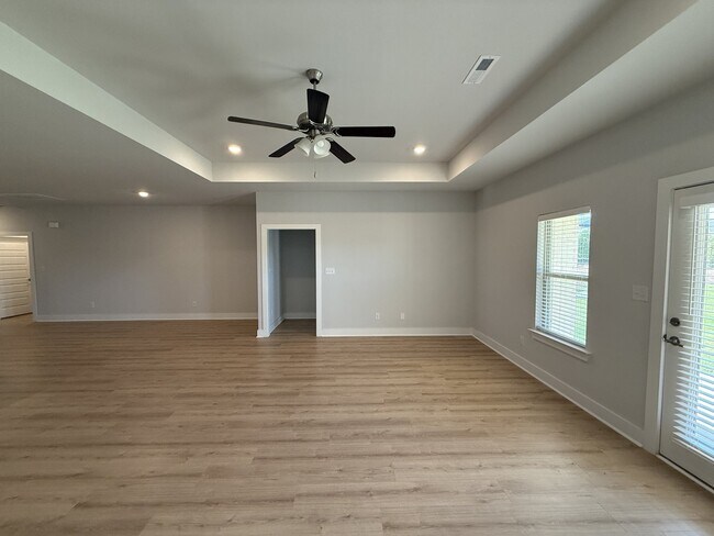 Building Photo - 128 Clift Farm Dr