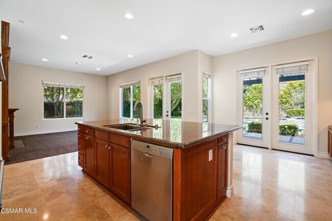 Building Photo - 6077 Mandeville Pl
