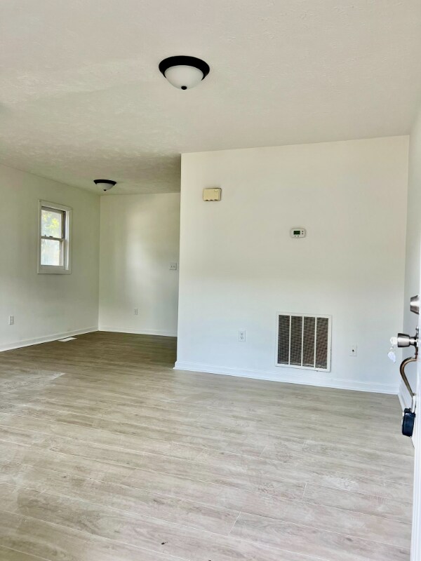 Building Photo - 402 74th Ave N