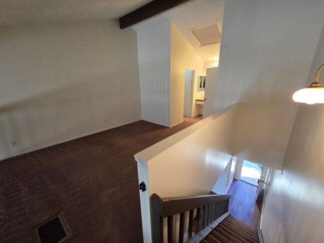 Building Photo - Charming 1 Bed, 1 Bath Lakewood Shores condo!