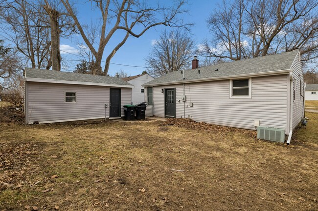 Building Photo - 3111 S 40th St