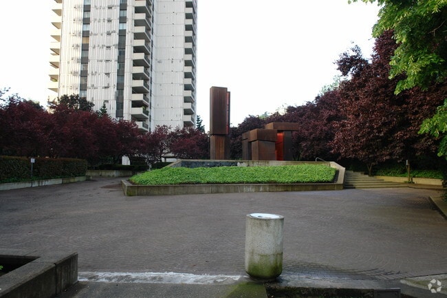 Building Photo - Grant Tower