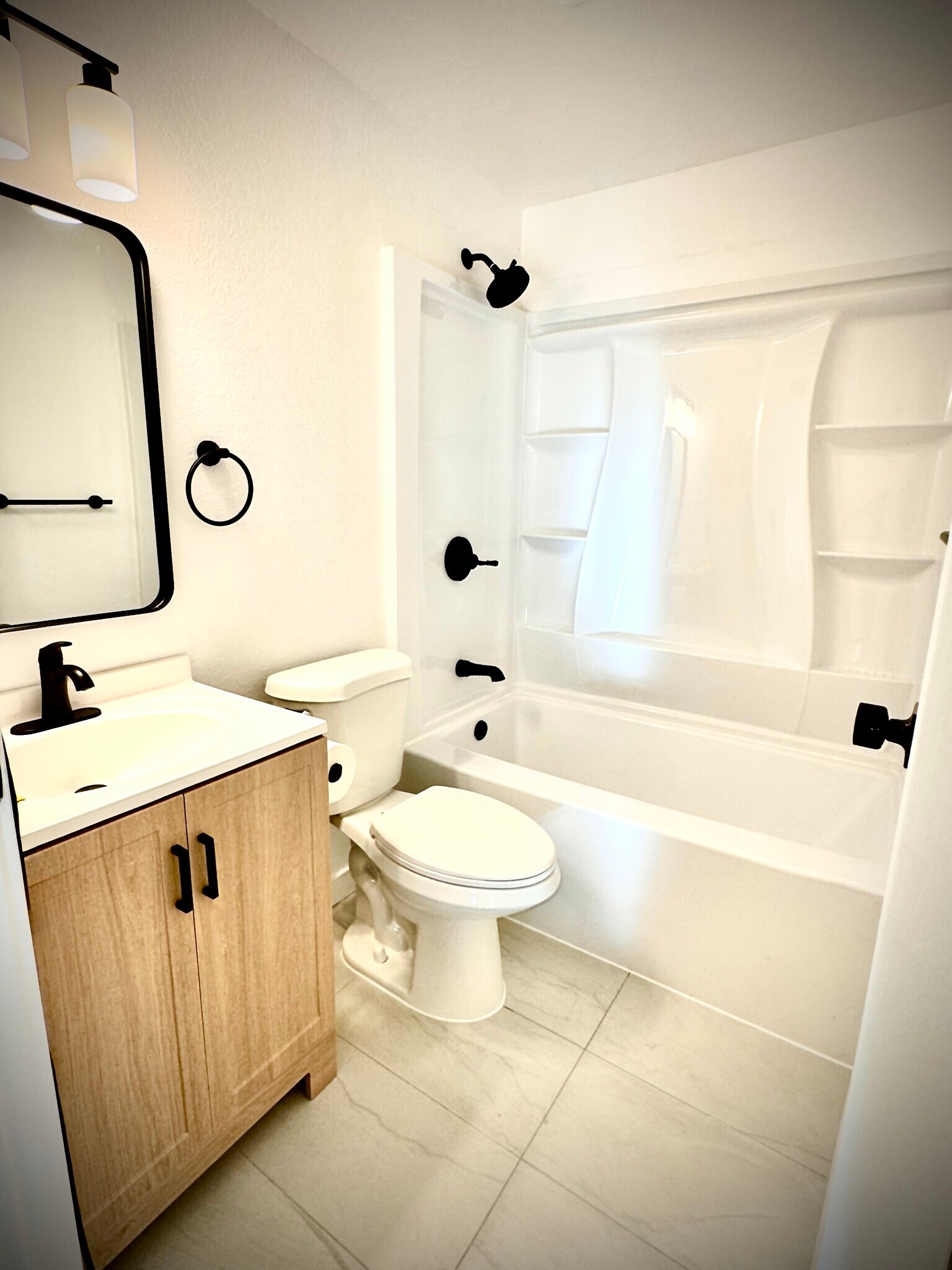 Building Photo - 640 5th Ave S