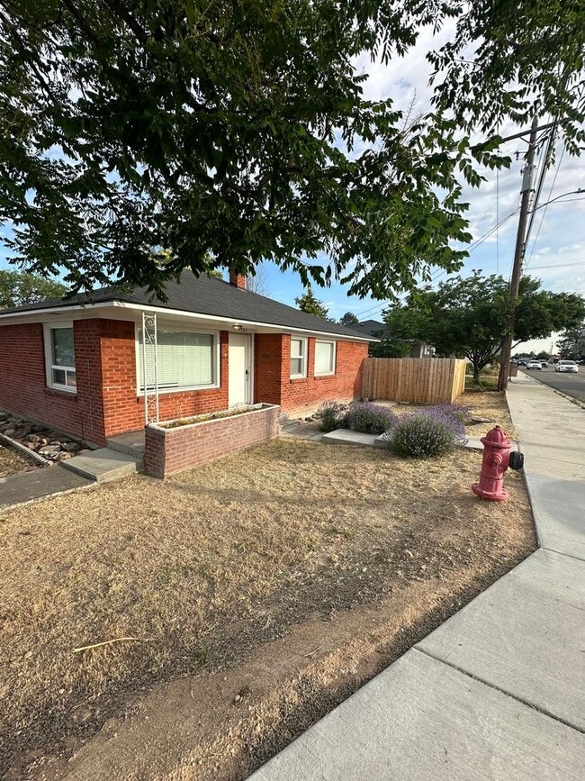 Building Photo - Great location in Meridian for this 3 bedroom 2 bath home.