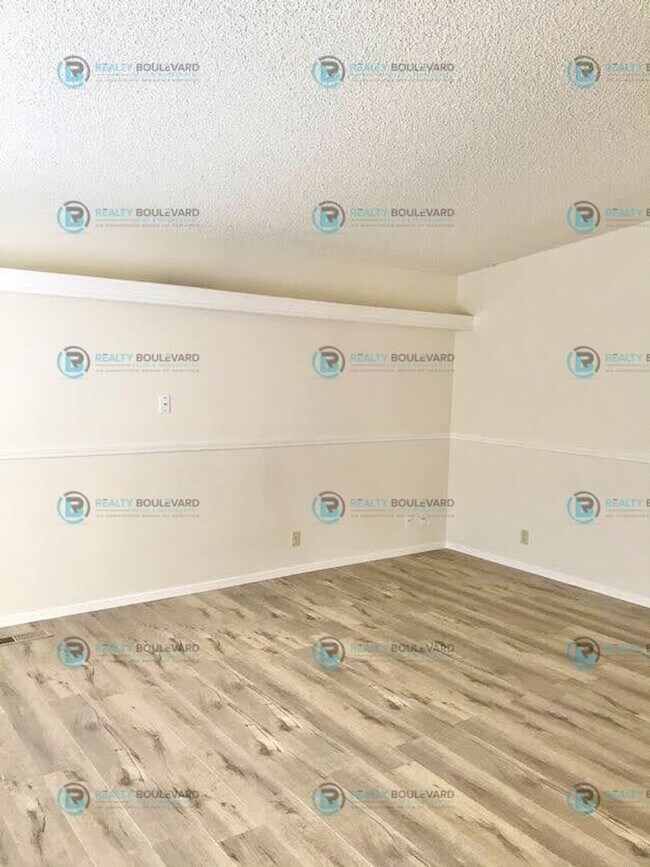 Building Photo - 3BR/2BA Single-Story with Backyard, RV Par...