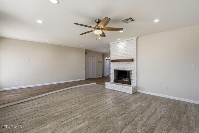 Building Photo - 5713 Creston Ave