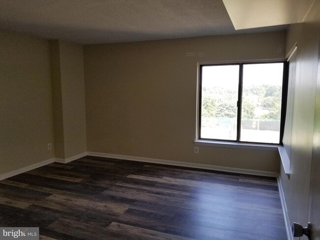 Building Photo - 9200 Edwards Way