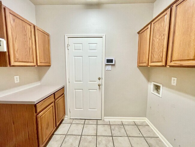 Building Photo - 707 Belmark Ct