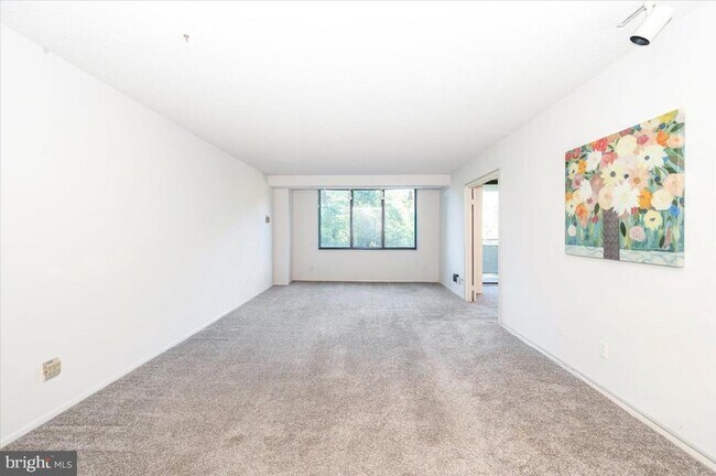 Building Photo - 5225 Pooks Hill Rd