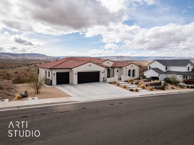 Building Photo - Beautiful 6 Bedroom 4.5 Bathroom Home in D...