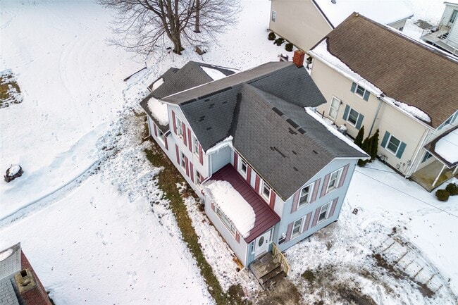 Building Photo - 1702 Lake St