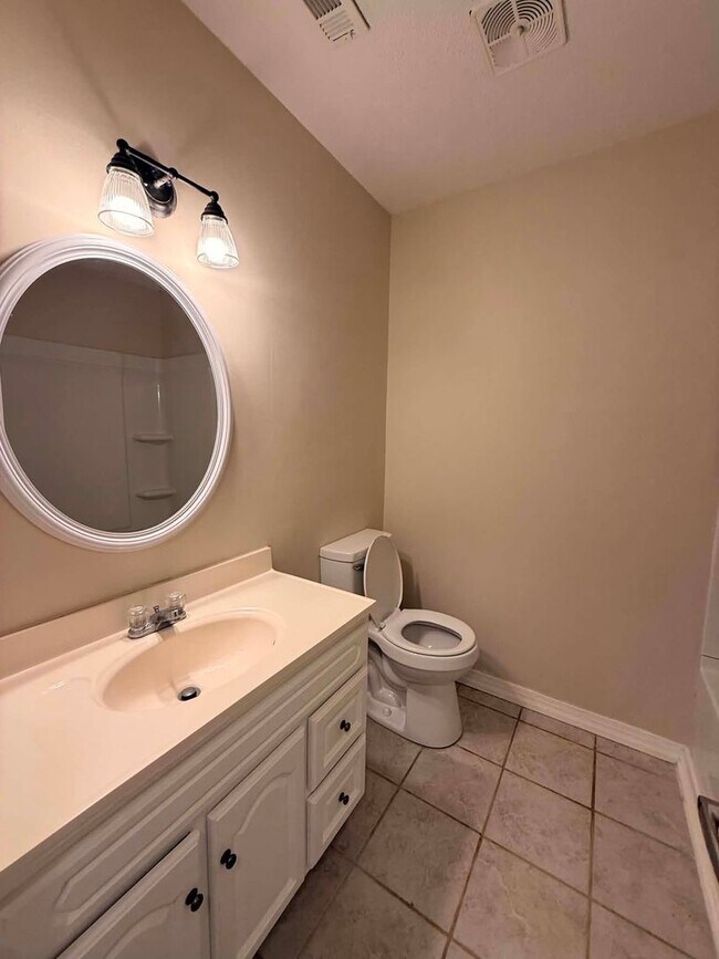 Building Photo - 104 Yellowleaf Dr