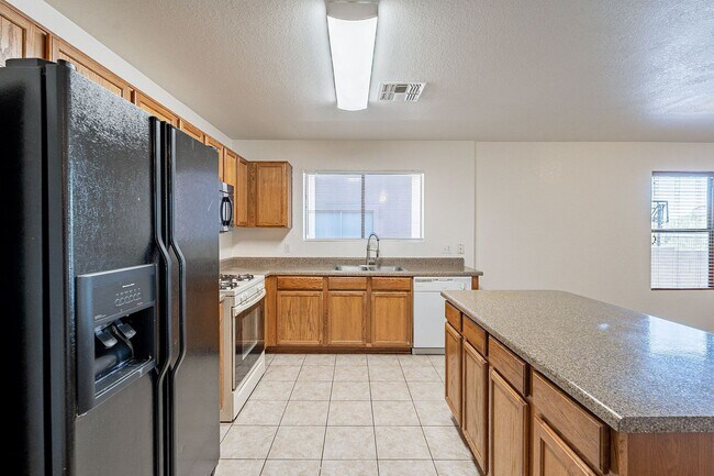 Building Photo - Spacious Oro Valley 4-Bedroom Rental with ...